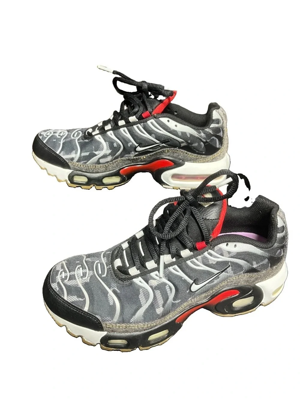 Nike Kids Black and Red Patterned Mesh Sneakers